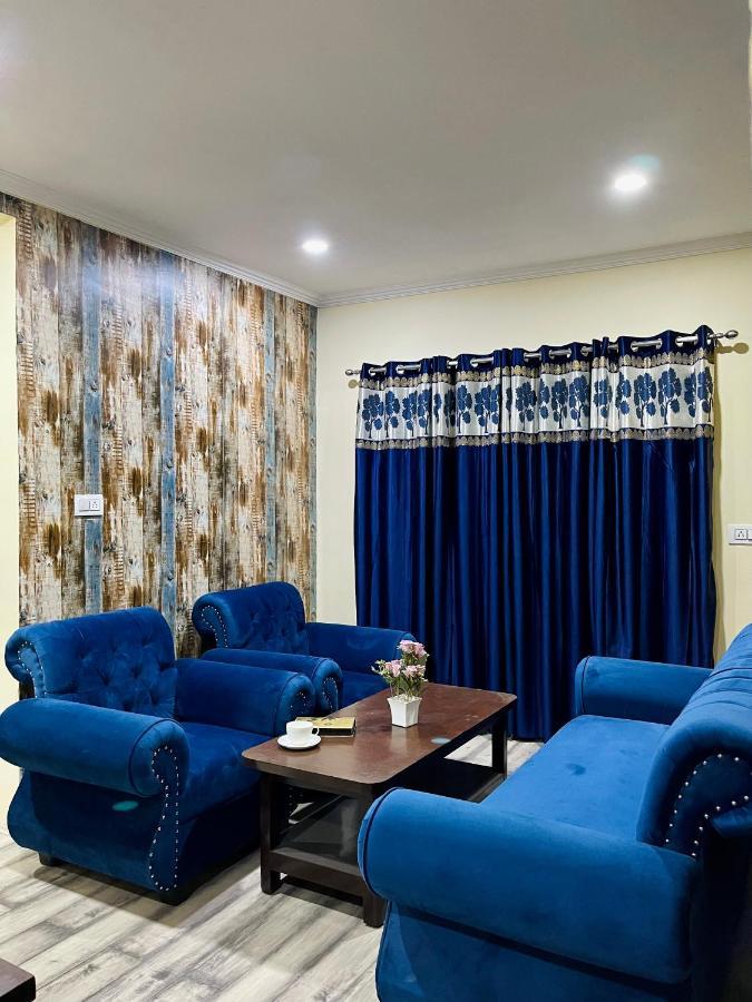 Khwaab Gah By The Khayabaan-Homestay Apartments Fully Furnished With Functional Kitchen, Wifi & Parking In City Centre Srīnagar Dış mekan fotoğraf