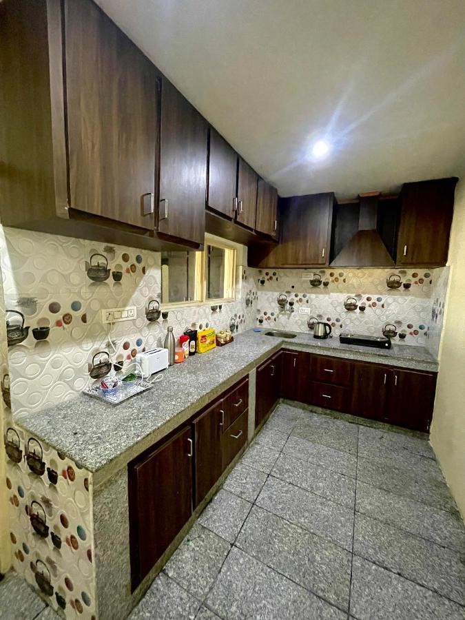 Khwaab Gah By The Khayabaan-Homestay Apartments Fully Furnished With Functional Kitchen, Wifi & Parking In City Centre Srīnagar Dış mekan fotoğraf