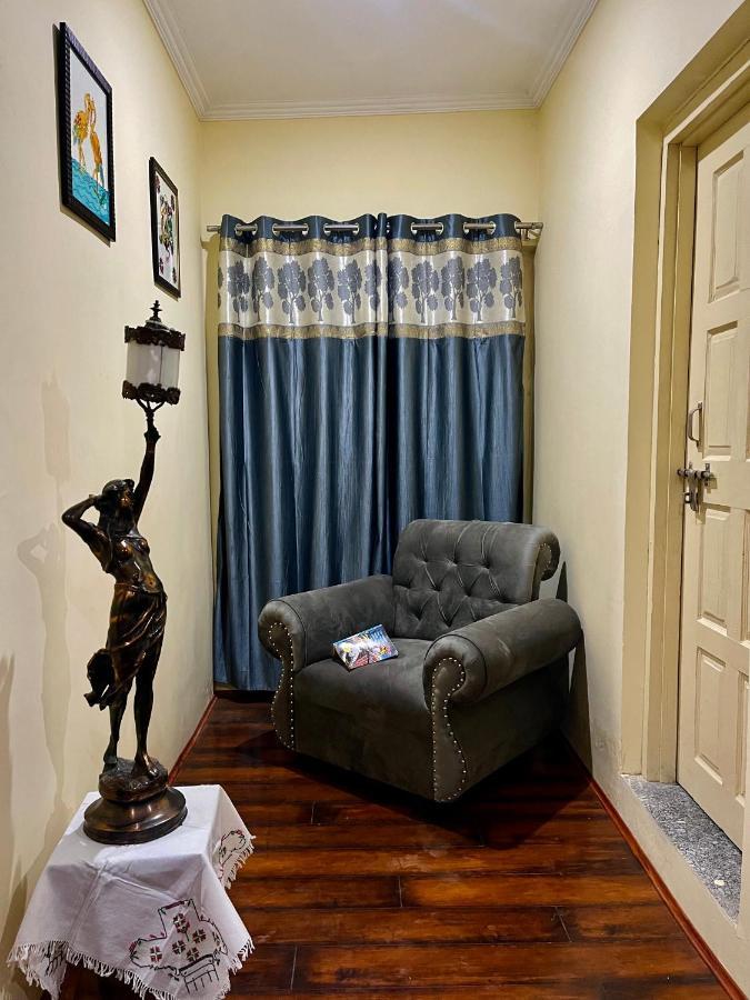 Khwaab Gah By The Khayabaan-Homestay Apartments Fully Furnished With Functional Kitchen, Wifi & Parking In City Centre Srīnagar Dış mekan fotoğraf