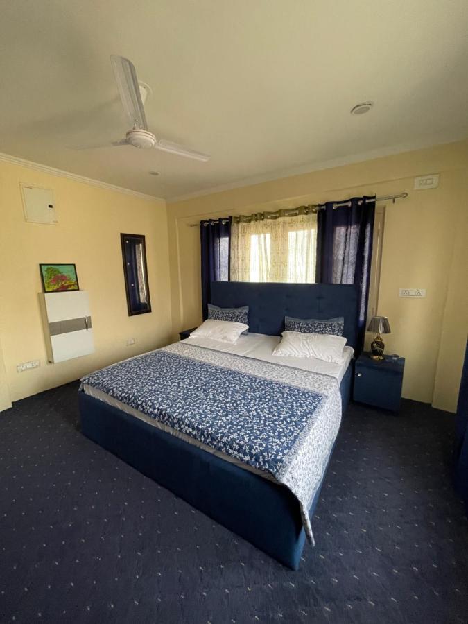 Khwaab Gah By The Khayabaan-Homestay Apartments Fully Furnished With Functional Kitchen, Wifi & Parking In City Centre Srīnagar Dış mekan fotoğraf