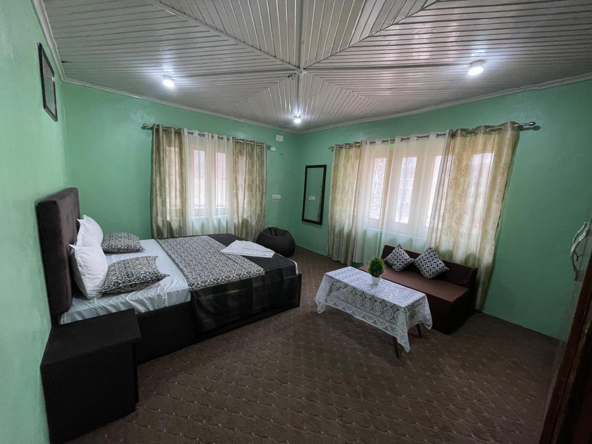 Khwaab Gah By The Khayabaan-Homestay Apartments Fully Furnished With Functional Kitchen, Wifi & Parking In City Centre Srīnagar Dış mekan fotoğraf