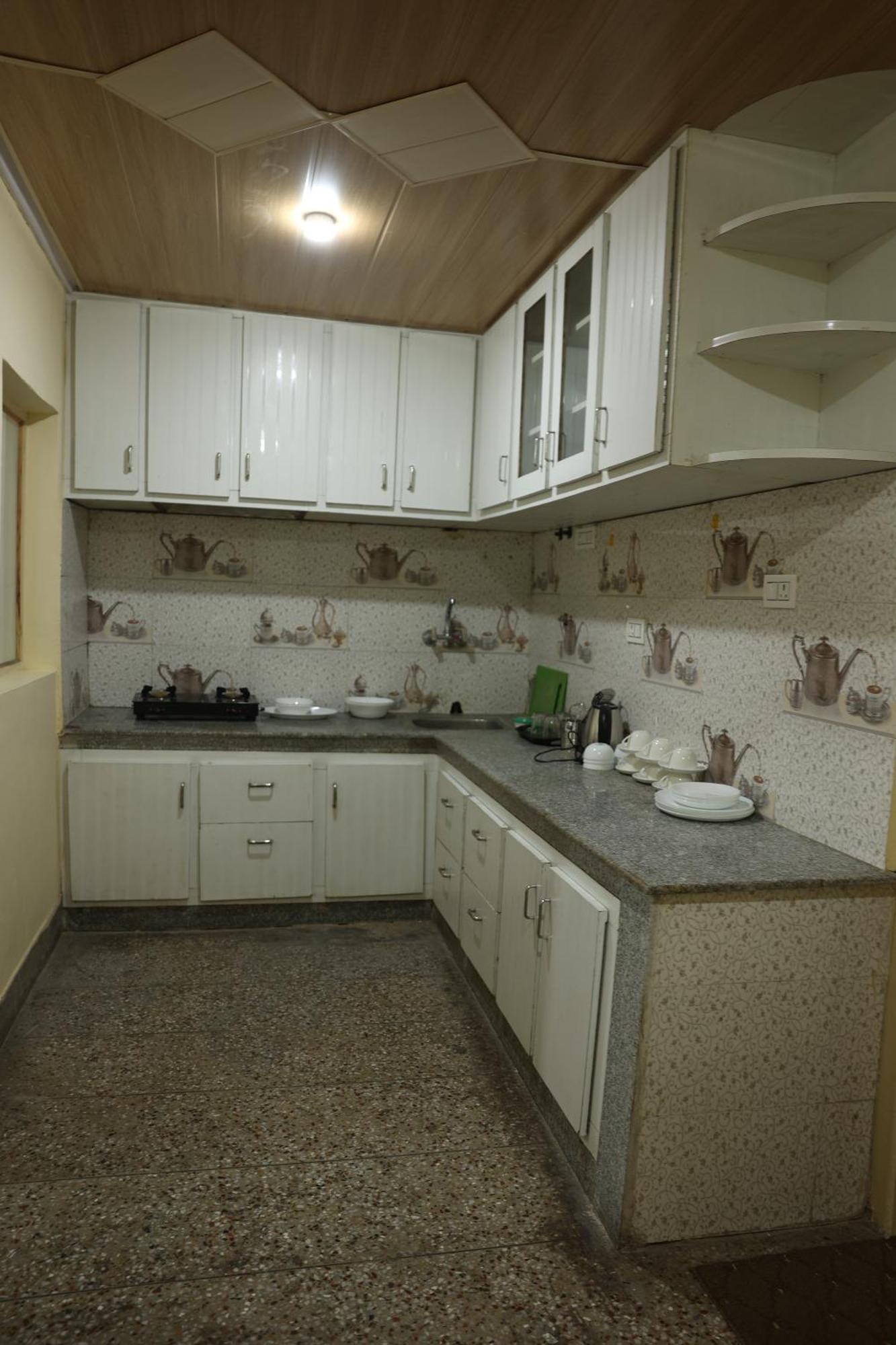 Khwaab Gah By The Khayabaan-Homestay Apartments Fully Furnished With Functional Kitchen, Wifi & Parking In City Centre Srīnagar Dış mekan fotoğraf
