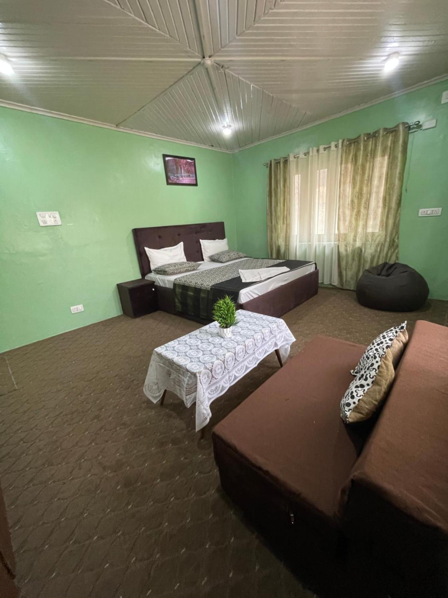 Khwaab Gah By The Khayabaan-Homestay Apartments Fully Furnished With Functional Kitchen, Wifi & Parking In City Centre Srīnagar Dış mekan fotoğraf
