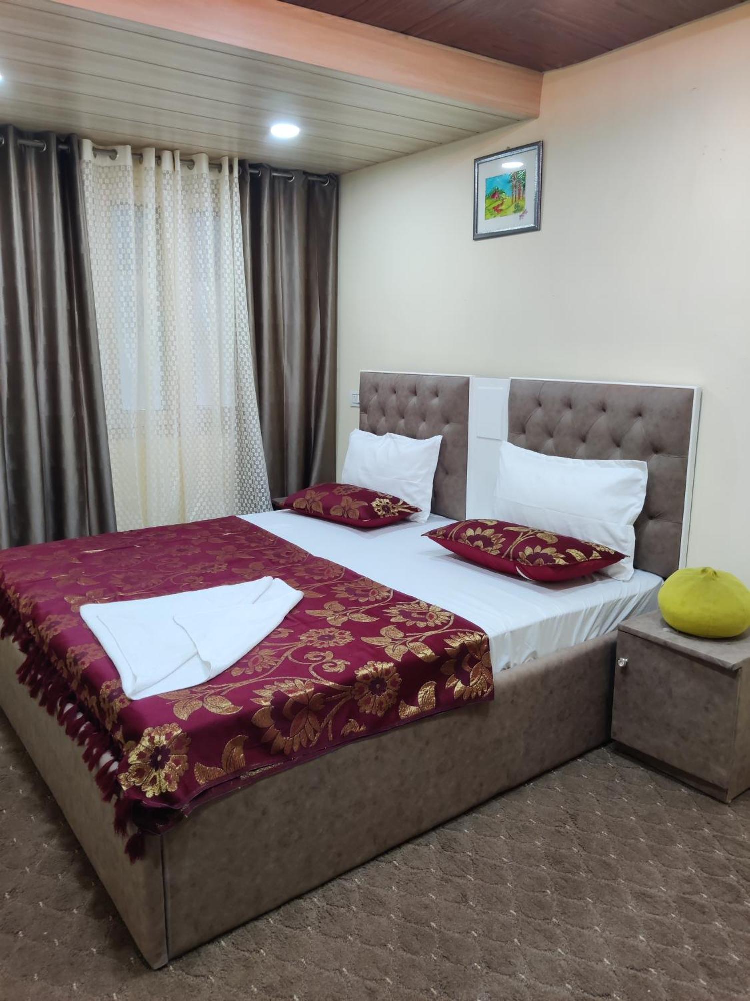 Khwaab Gah By The Khayabaan-Homestay Apartments Fully Furnished With Functional Kitchen, Wifi & Parking In City Centre Srīnagar Dış mekan fotoğraf