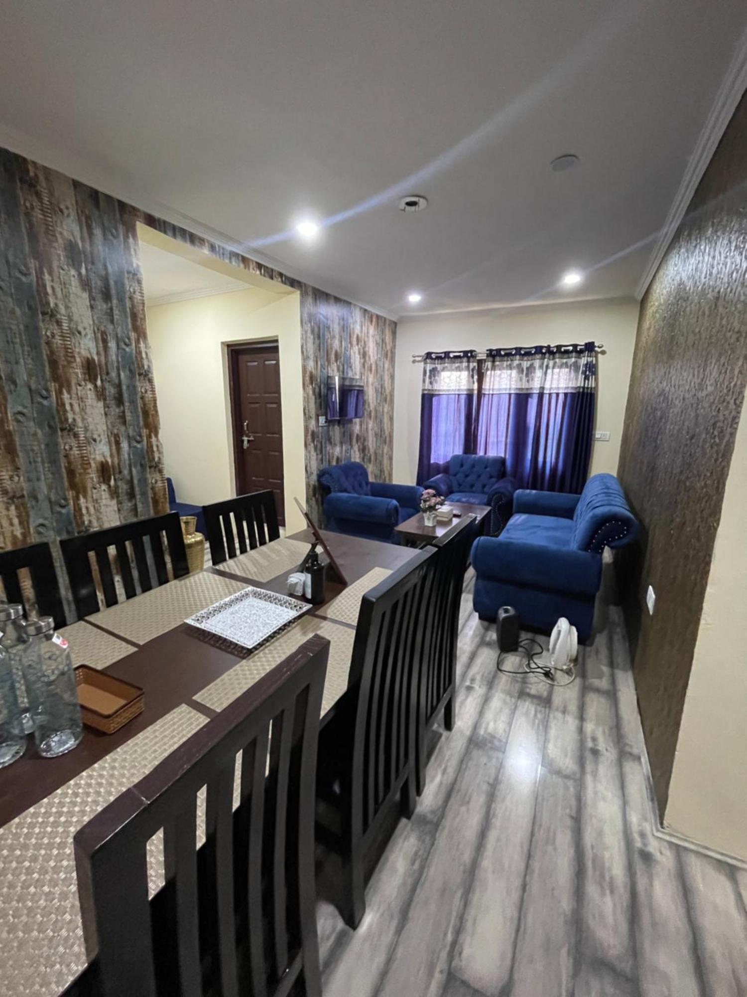 Khwaab Gah By The Khayabaan-Homestay Apartments Fully Furnished With Functional Kitchen, Wifi & Parking In City Centre Srīnagar Dış mekan fotoğraf